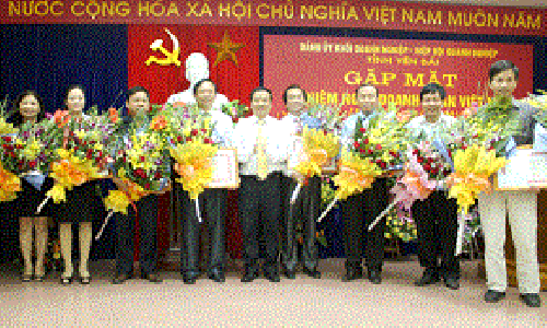 Phát huy vai trò của tổ chức đảng trong doanh nghiệp ở Yên Bái